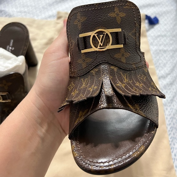 LV sandals - Picture 3 of 4